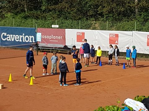 Foto 2 von 2: Tennis für Kinder (vergrößern)