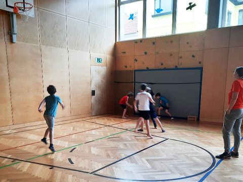 Foto 2 von 3: Tennis-Kindertraining 2022 (vergrößern)