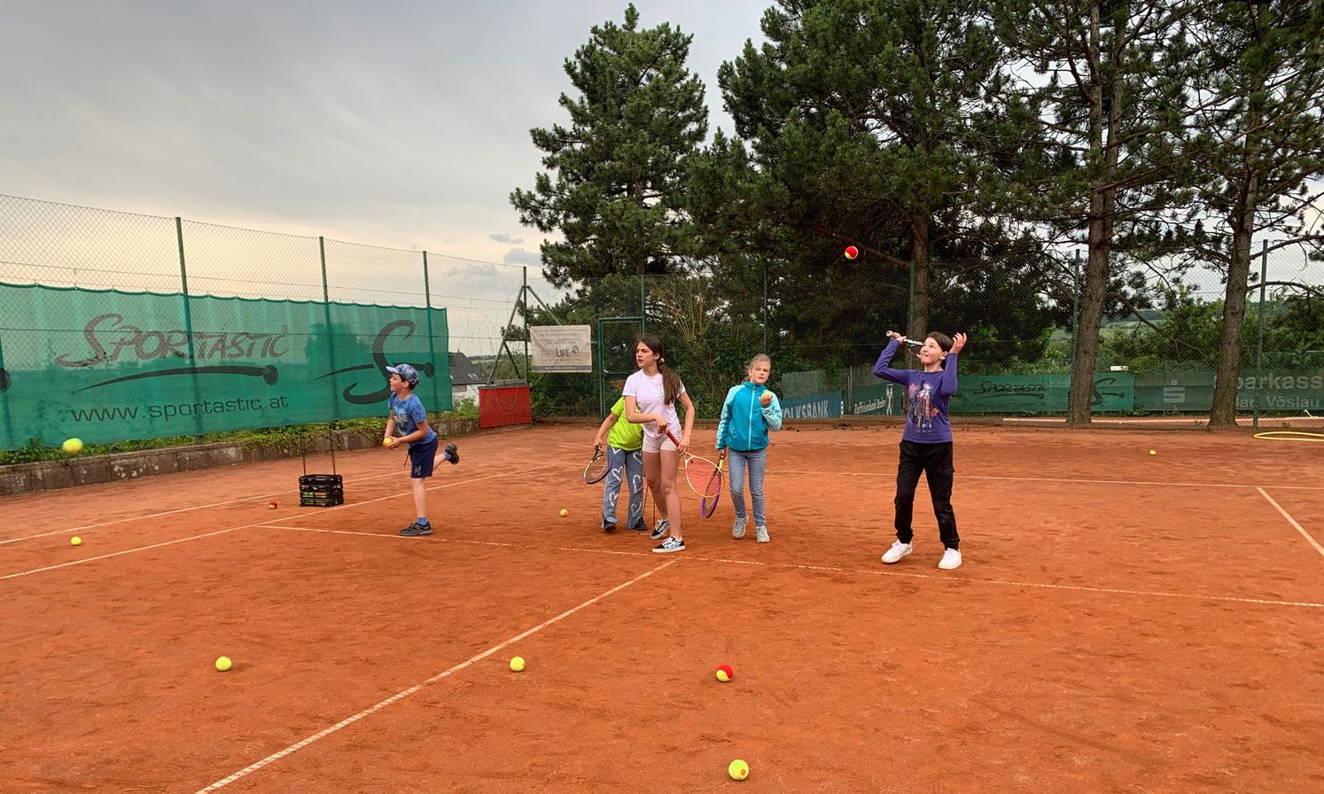 Titelbild zum Beitrag: Juni 2023 – Monat des Schulsports
