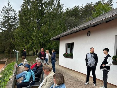 Foto 3 von 4: Erfolgreiche Bundesligameisterschaft: Unsere Damen erkämpfen sich 4:2 Sieg (vergrößern)