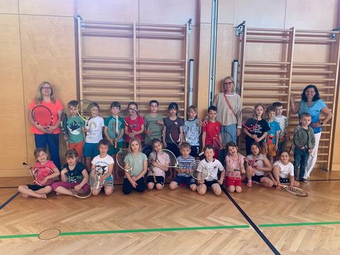 Foto 4 von 4: Tennis-Spaß in der Volksschule Gainfarn (vergrößern)