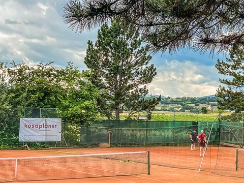 Foto 5 von 208: 9. Bad Vöslauer Thermencup powered by Kosaplaner: Eine tolle Tenniswoche mit vielen spannenden Spielen (vergrößern)