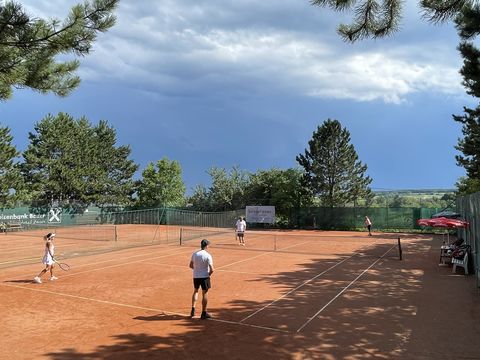 Foto 77 von 208: 9. Bad Vöslauer Thermencup powered by Kosaplaner: Eine tolle Tenniswoche mit vielen spannenden Spielen (vergrößern)