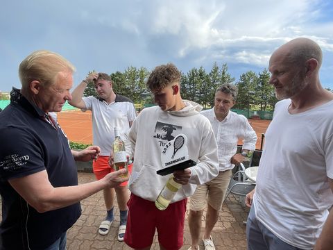 Foto 131 von 208: 9. Bad Vöslauer Thermencup powered by Kosaplaner: Eine tolle Tenniswoche mit vielen spannenden Spielen (vergrößern)