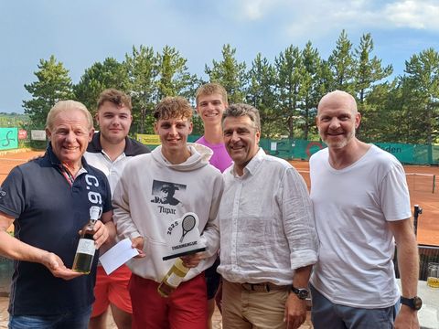 Foto 177 von 208: 9. Bad Vöslauer Thermencup powered by Kosaplaner: Eine tolle Tenniswoche mit vielen spannenden Spielen (vergrößern)