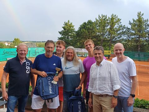 Foto 180 von 208: 9. Bad Vöslauer Thermencup powered by Kosaplaner: Eine tolle Tenniswoche mit vielen spannenden Spielen (vergrößern)