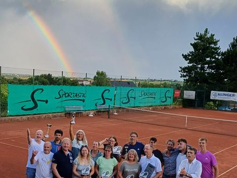 Foto 194 von 208: 9. Bad Vöslauer Thermencup powered by Kosaplaner: Eine tolle Tenniswoche mit vielen spannenden Spielen (vergrößern)