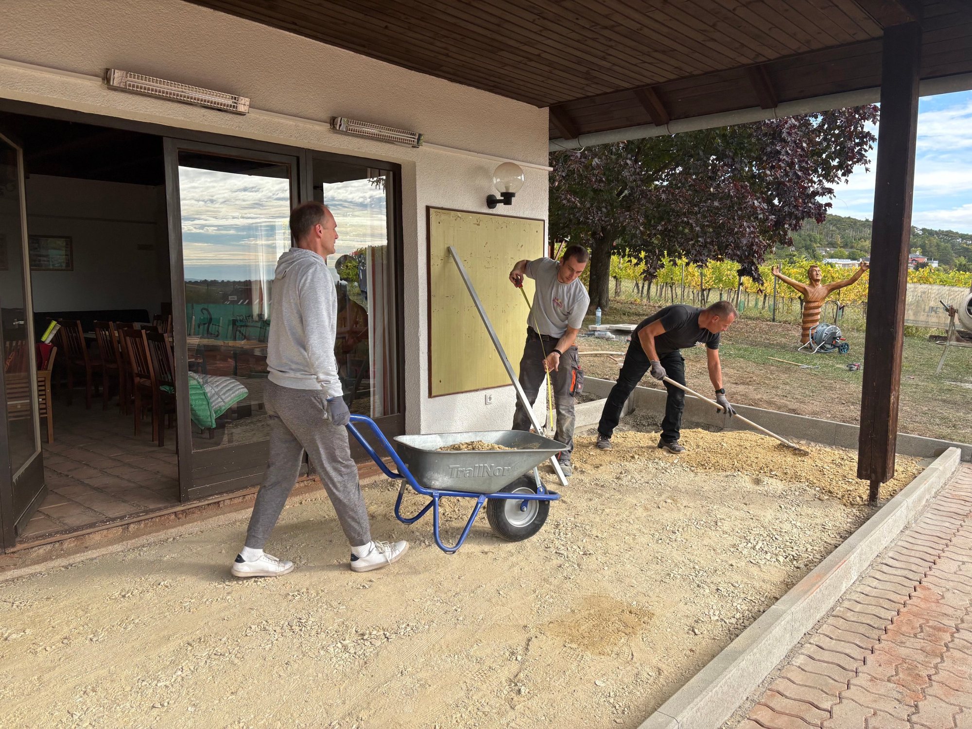 Titelbild zum Beitrag: Unsere Terrasse bekommt ein neues Gesicht!