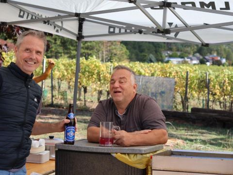 Foto 108 von 114: Gelungenes Saisonabschlussturnier – eine erfolgreiche Tennissaison 2026 geht zu Ende. (vergrößern)